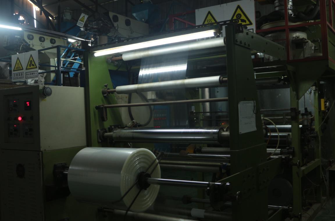 服裝包裝袋吹膜實(shí)景